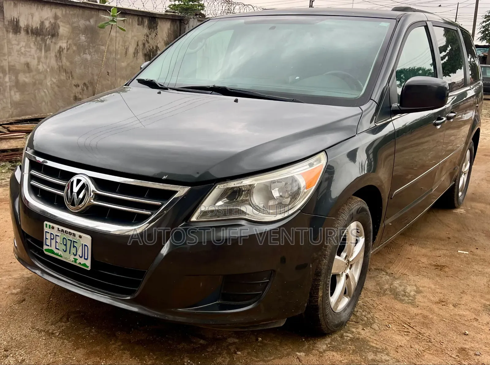 Volkswagen Routan SEL Premium 2011 Gray