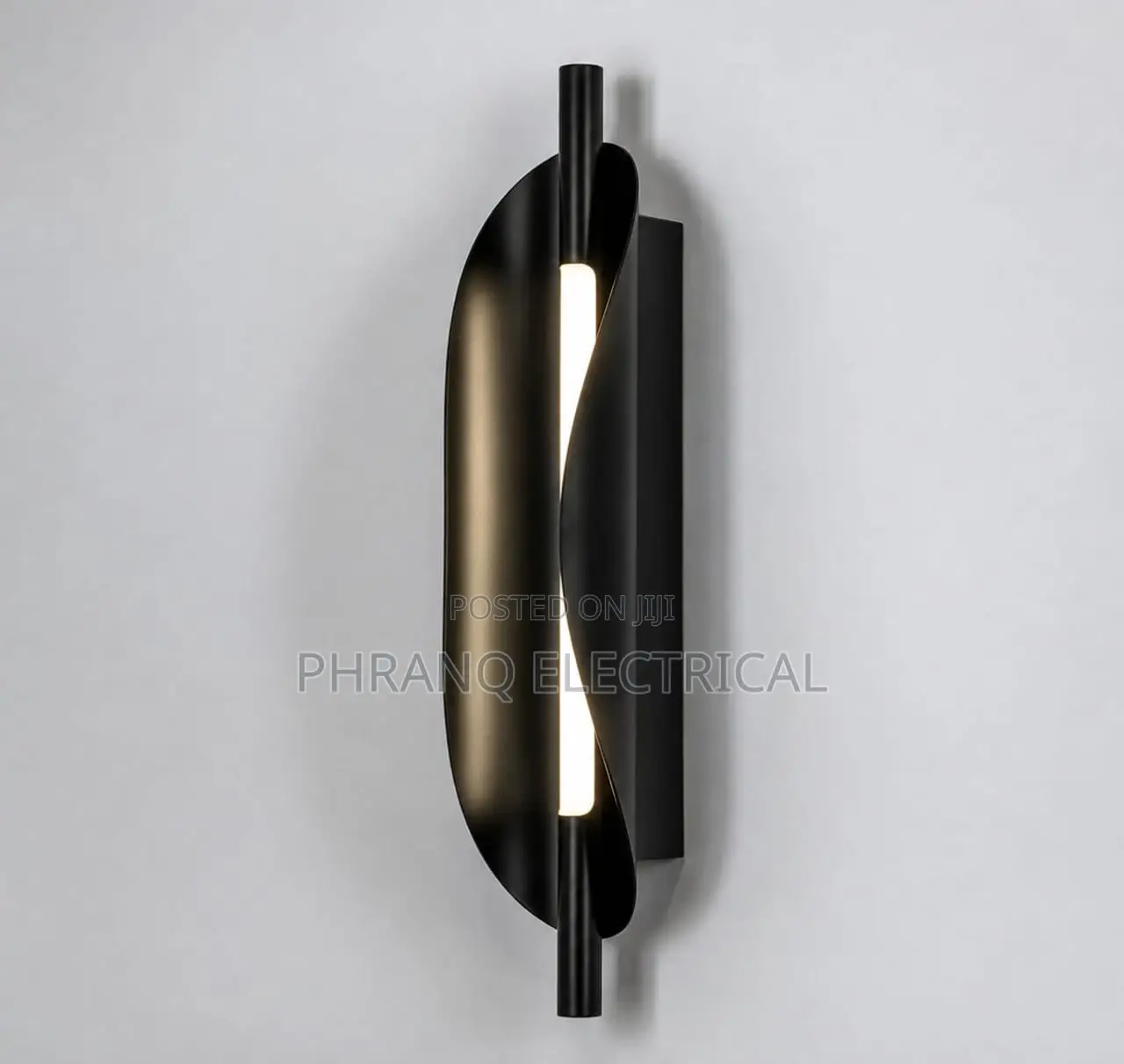 Modern Luxury Wall Lamp. Black/Gold