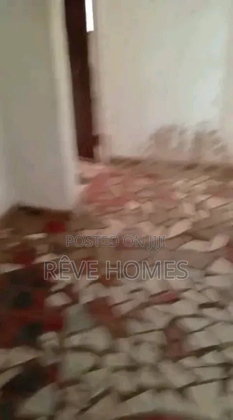 3bdrm Block of Flats in Adekunle for rent