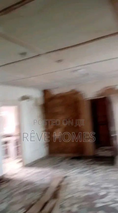 3bdrm Block of Flats in Adekunle for rent