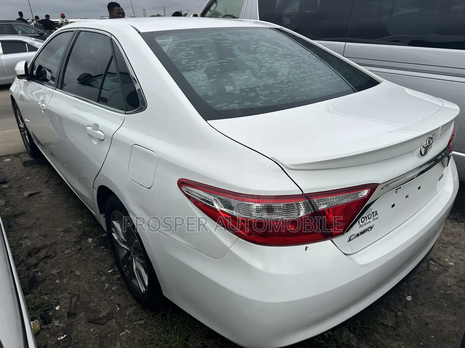 Toyota Camry SE 4dr Sedan (2.5L 4cyl 6A) 2016 White