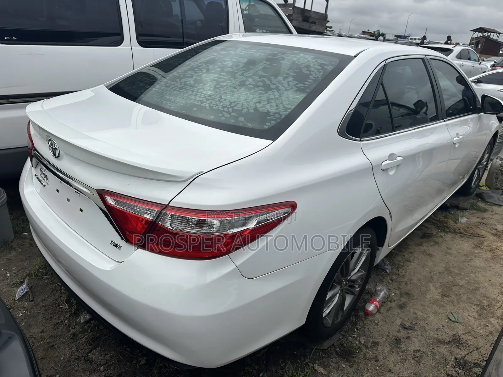 Toyota Camry SE 4dr Sedan (2.5L 4cyl 6A) 2016 White