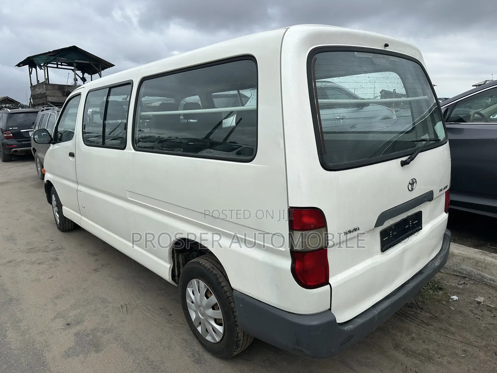 Toyota HiAce 2006 White