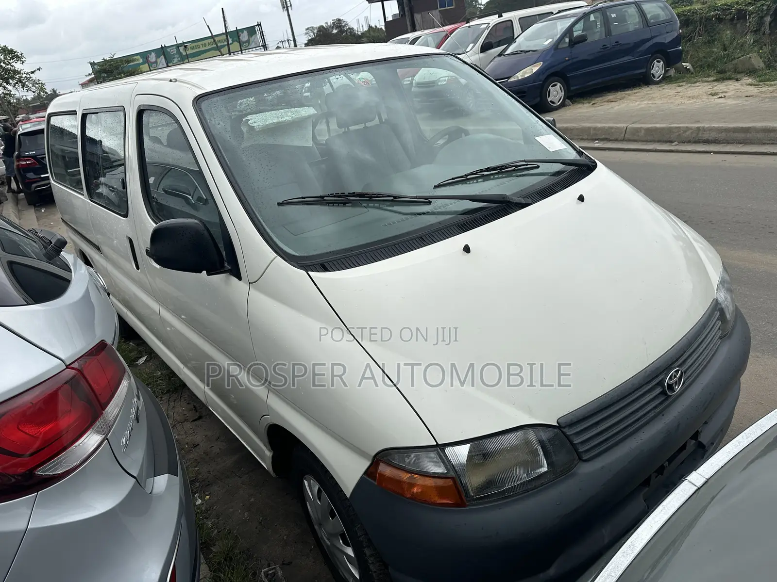 Toyota HiAce 2006 White