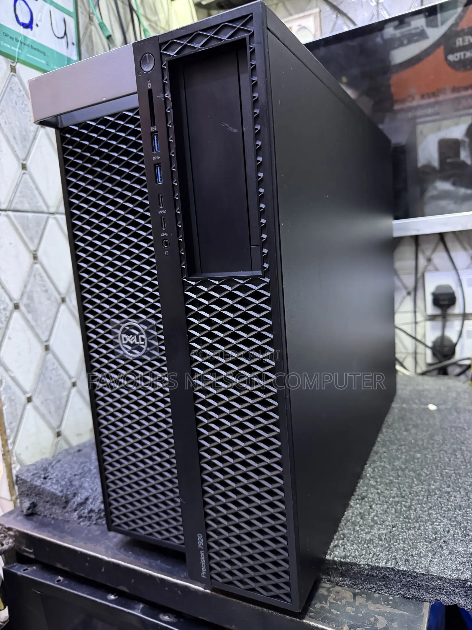 Desktop Computer Dell Precision 5820 64GB Intel Xeon SSD 512GB