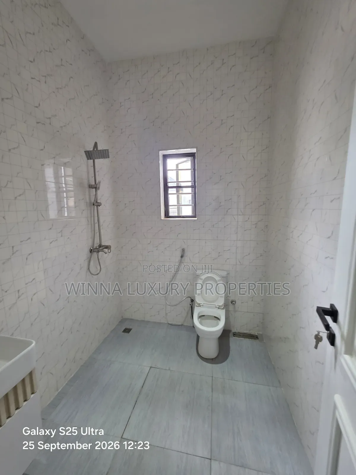 7bdrm Mansion in Faplins Estate, Lokogoma for sale