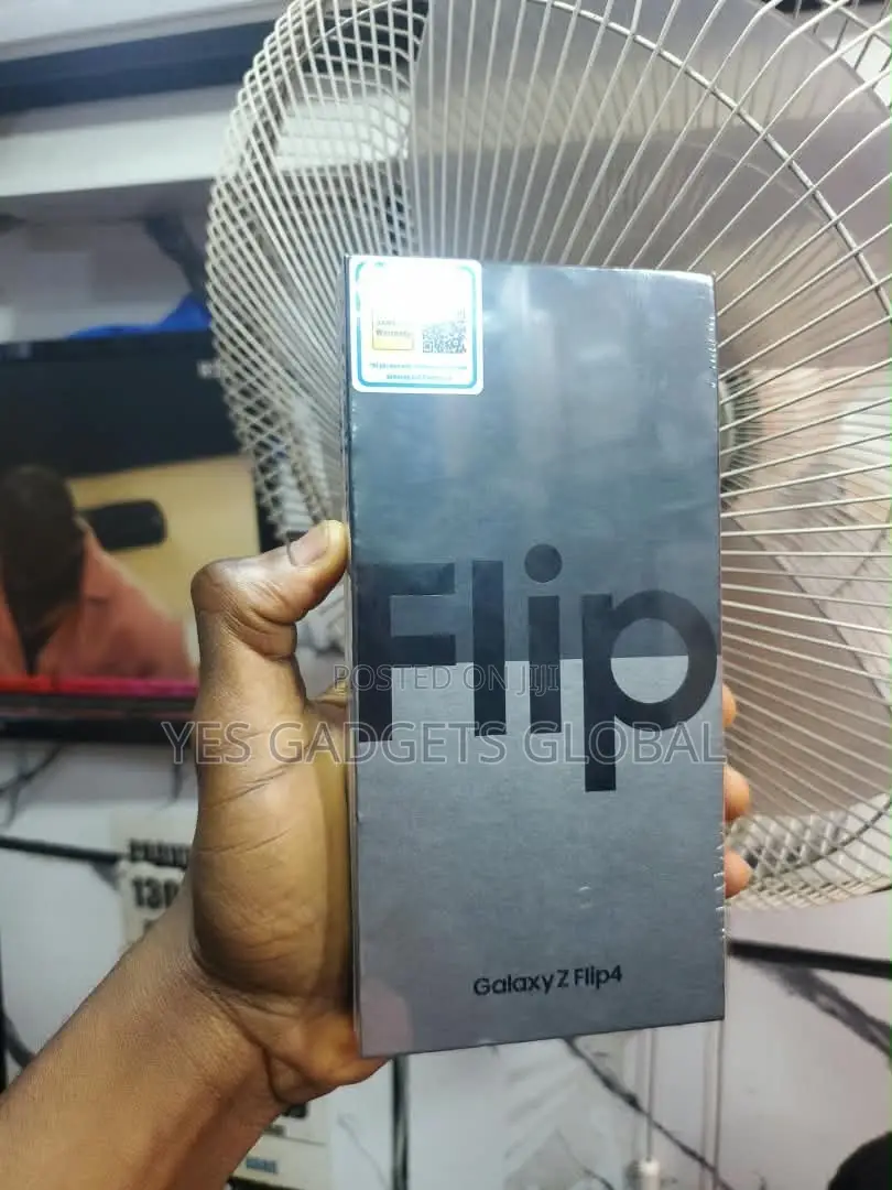 New Samsung Galaxy Z Flip4 128 GB Black