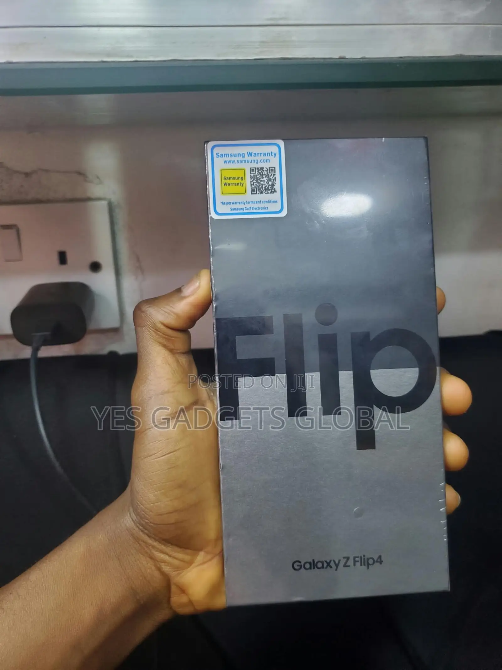 New Samsung Galaxy Z Flip4 128 GB Black