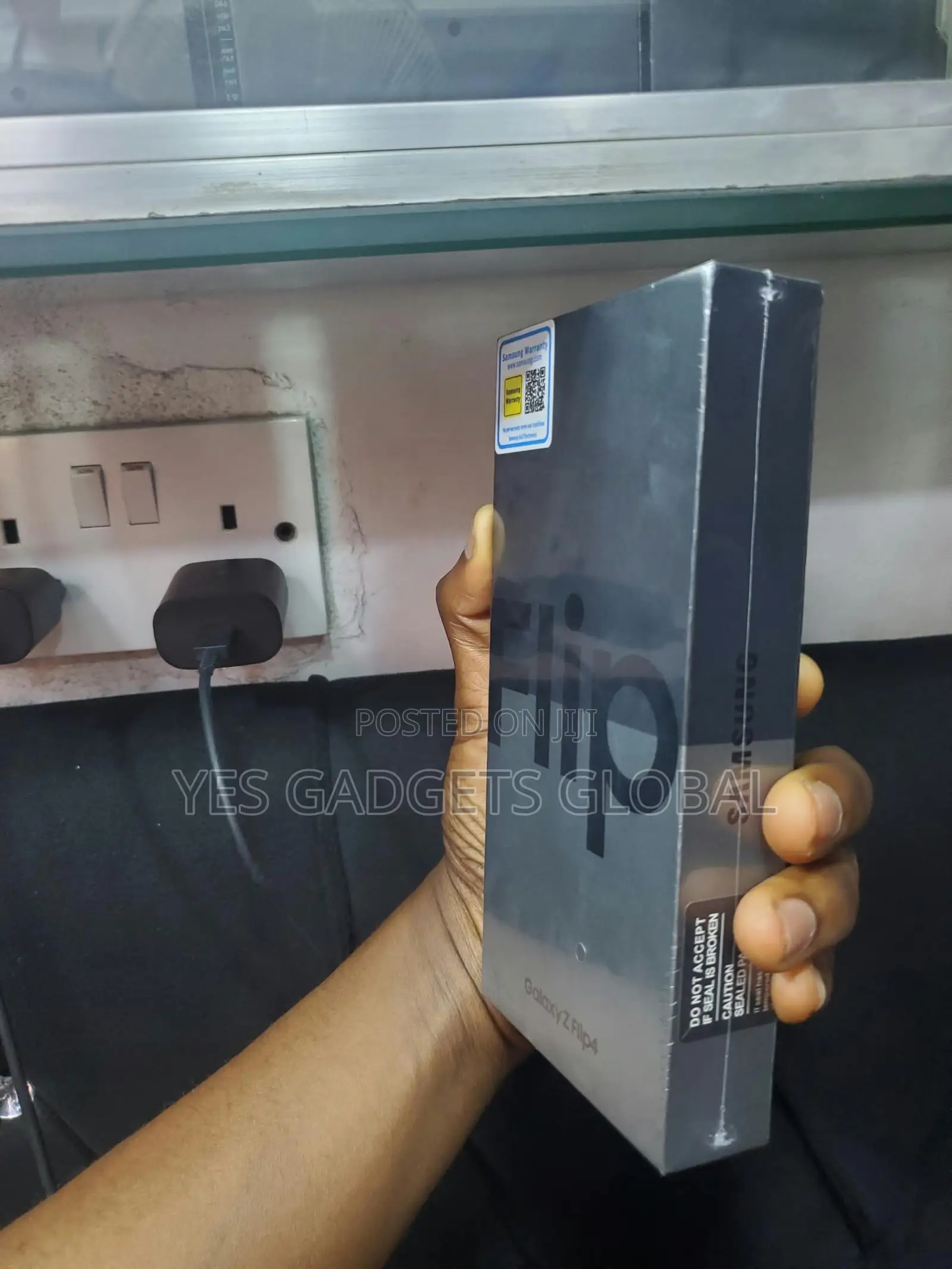 New Samsung Galaxy Z Flip4 128 GB Black