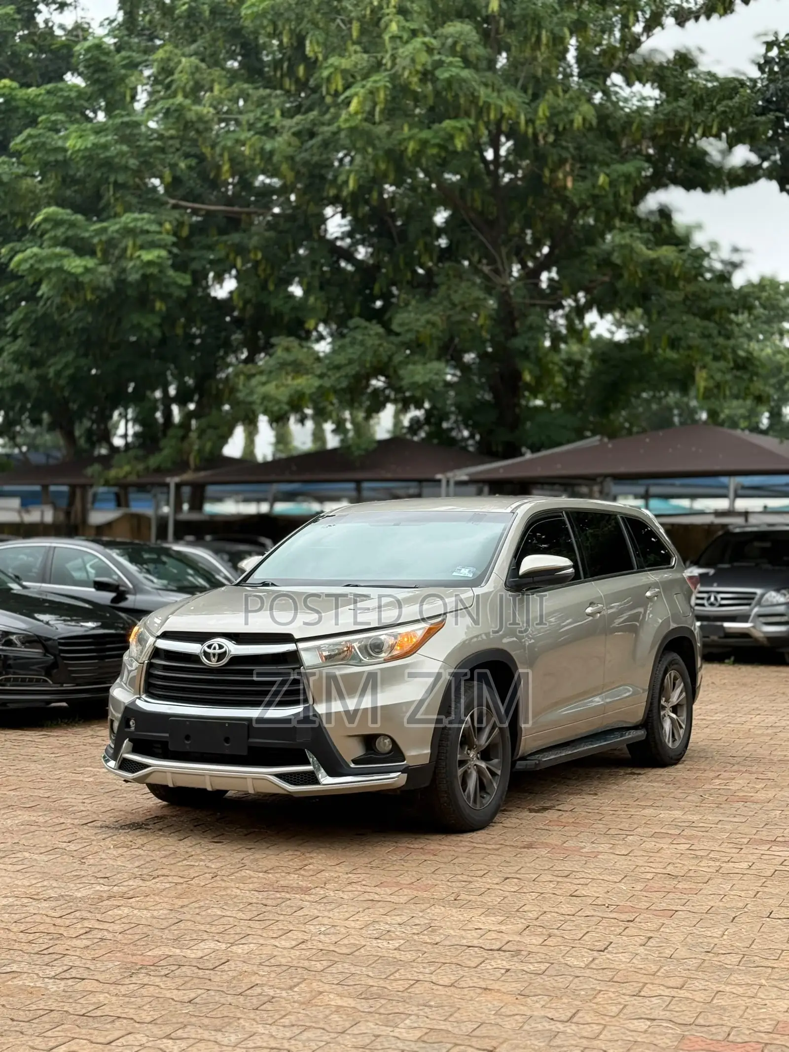 Toyota Highlander LE 4dr SUV (3.5L 6cyl 6A) 2014 Gold
