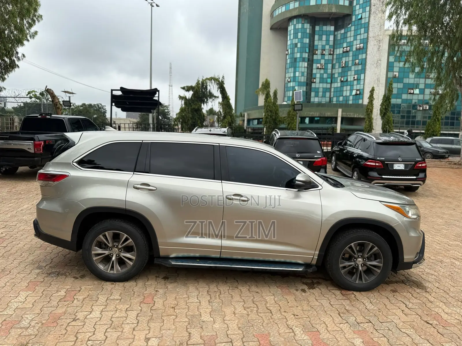 Toyota Highlander LE 4dr SUV (3.5L 6cyl 6A) 2014 Gold
