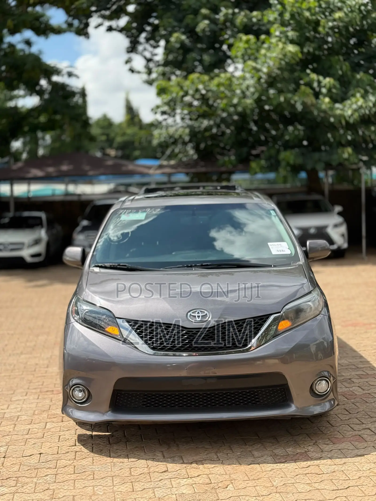 Toyota Sienna SE Premium 8-Passenger 4dr Minivan (3.5L 6cyl 6A) 2015