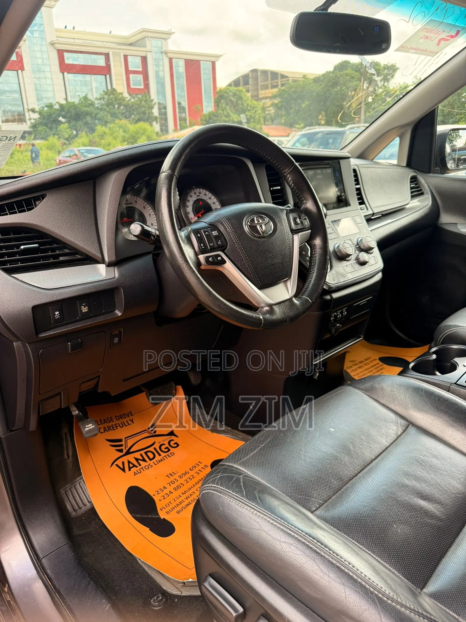 Toyota Sienna SE Premium 8-Passenger 4dr Minivan (3.5L 6cyl 6A) 2015
