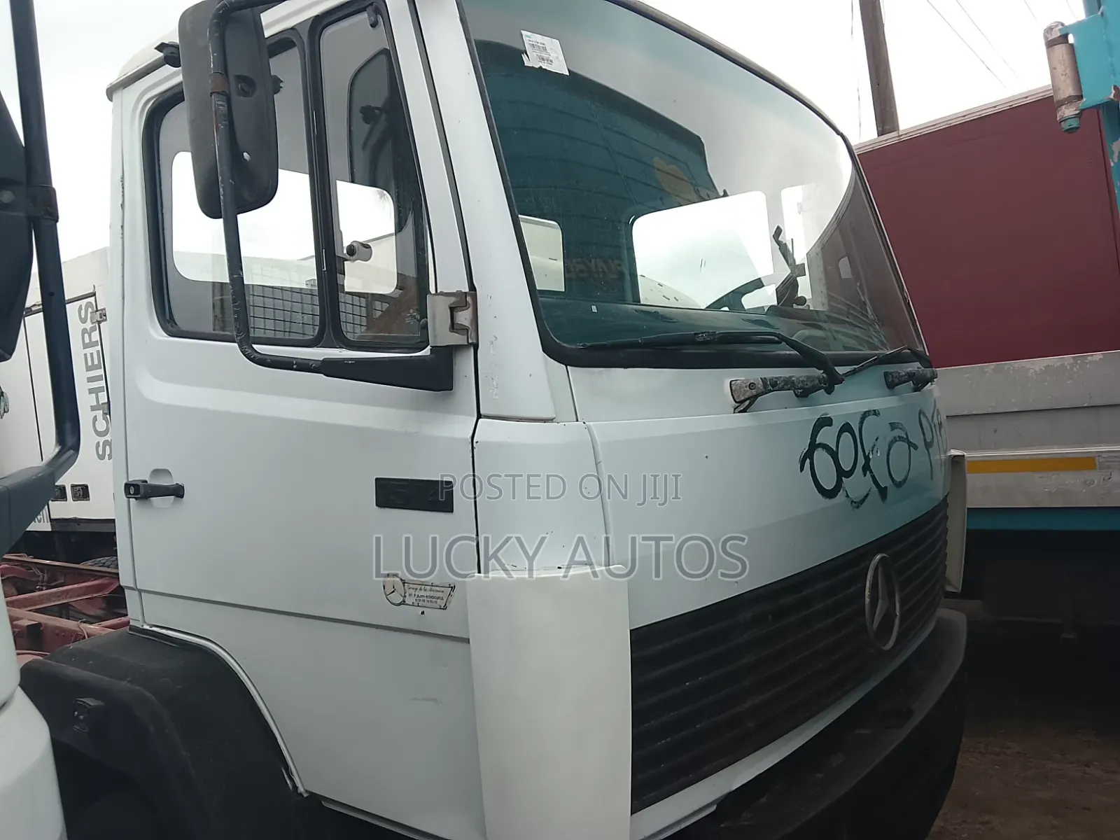 Mercedes-Benz Low-Bed Trucks 2000 White
