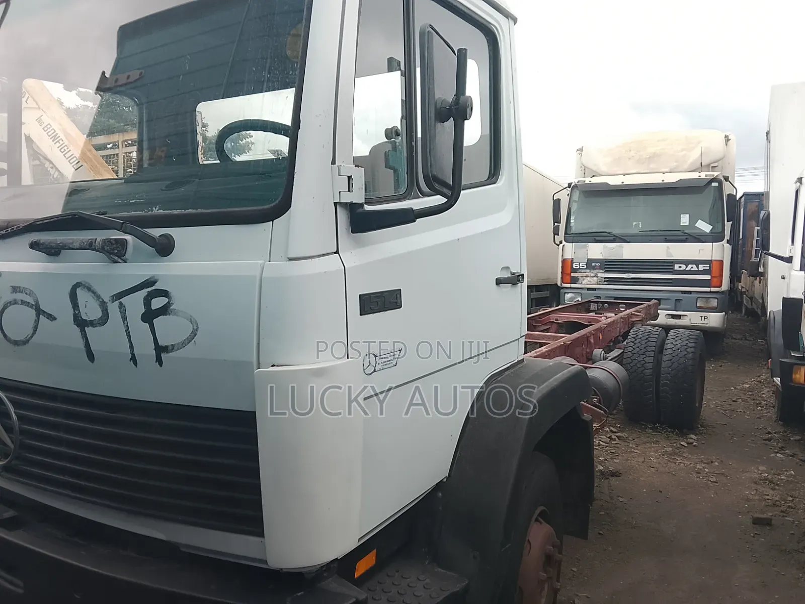 Mercedes-Benz Low-Bed Trucks 2000 White