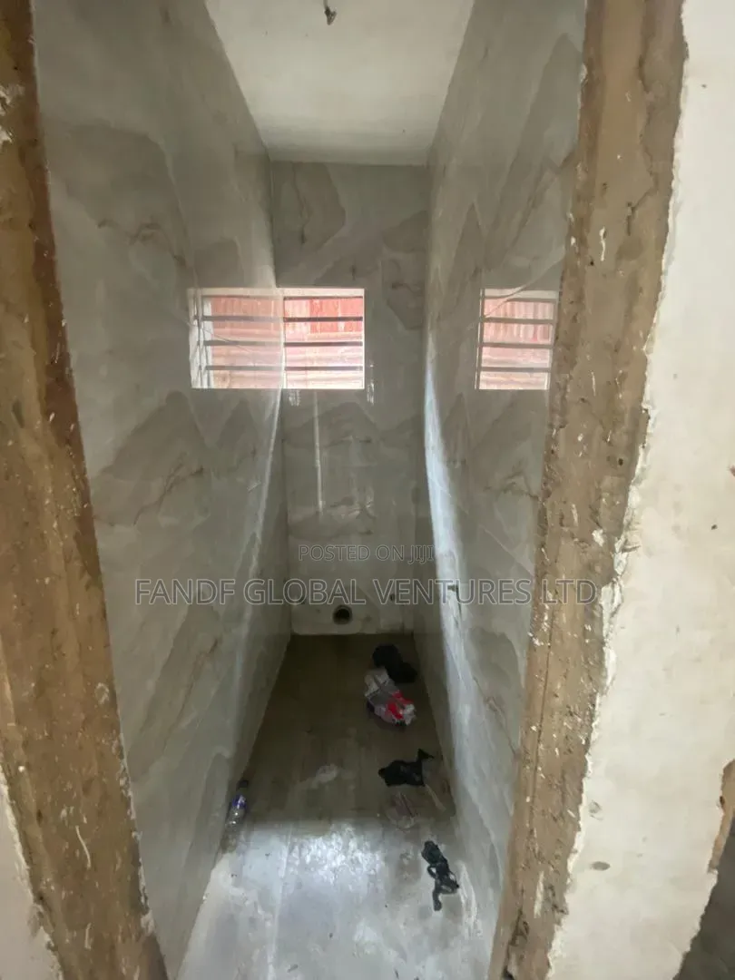 Office Space for Rent in Ijesha. Surulere