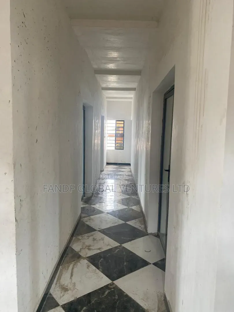 Office Space for Rent in Ijesha. Surulere