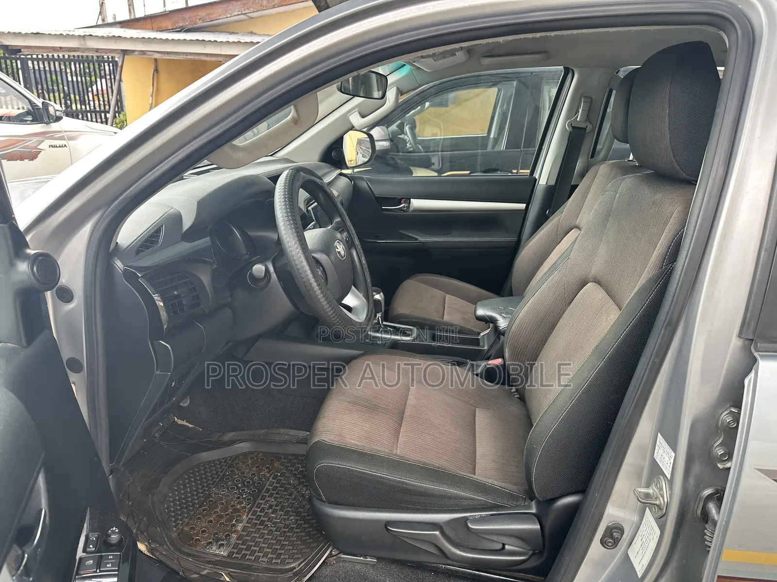 Toyota Hilux SR5 4x4 2018 Gray