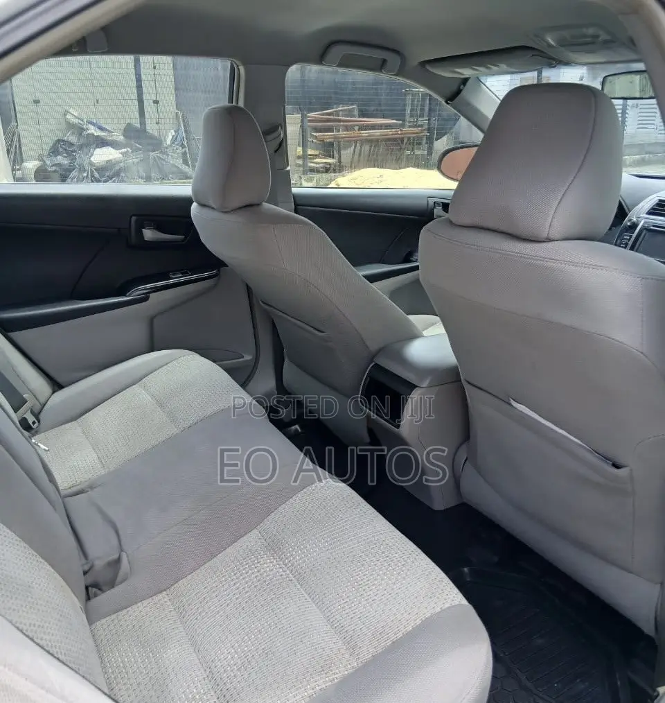 Toyota Camry LE 4dr Sedan (2.5L 4cyl 6A) 2012 White