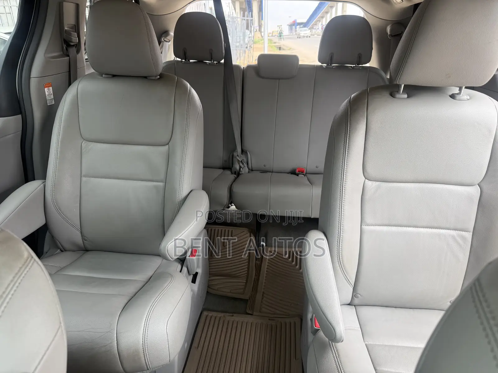 Toyota Sienna XLE Premium 7 Passenger (3.5L 6cyl 8A) 2017 White