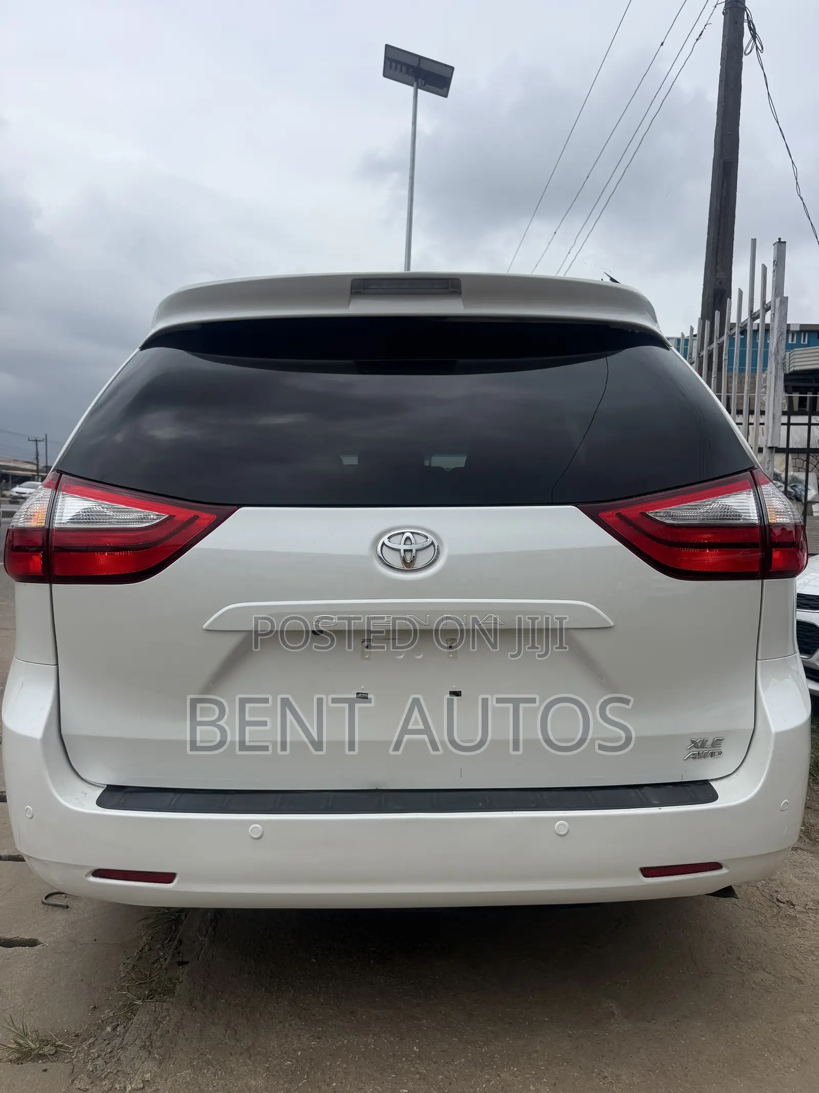 Toyota Sienna XLE Premium 7 Passenger (3.5L 6cyl 8A) 2017 White