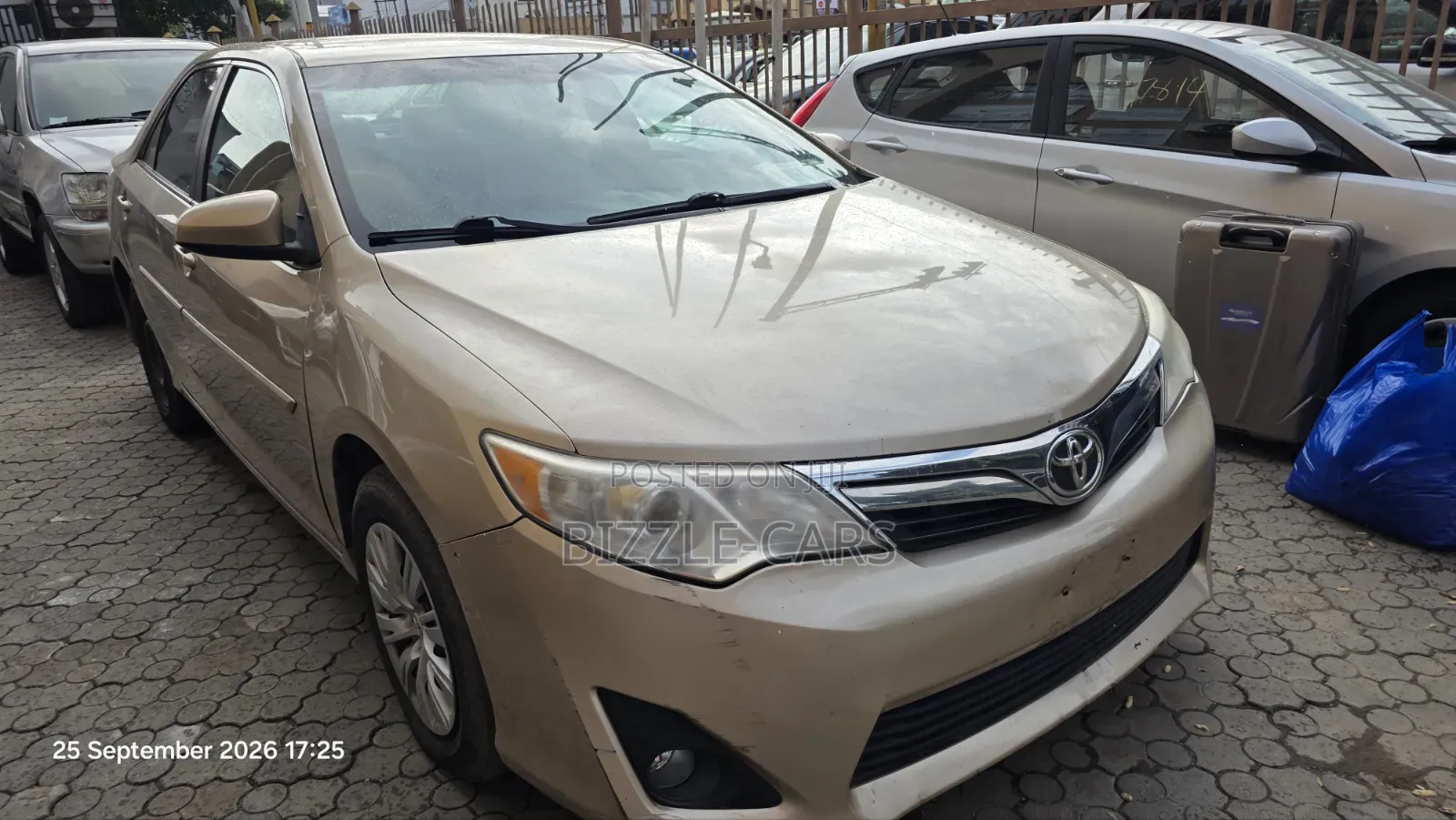 Toyota Camry LE 4dr Sedan (2.5L 4cyl 6A) 2012 Gold