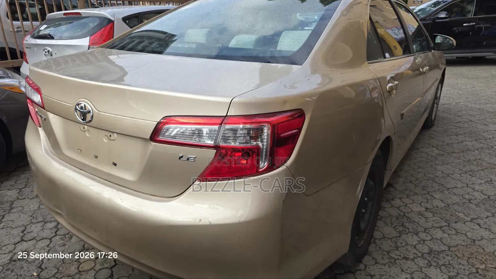 Toyota Camry LE 4dr Sedan (2.5L 4cyl 6A) 2012 Gold
