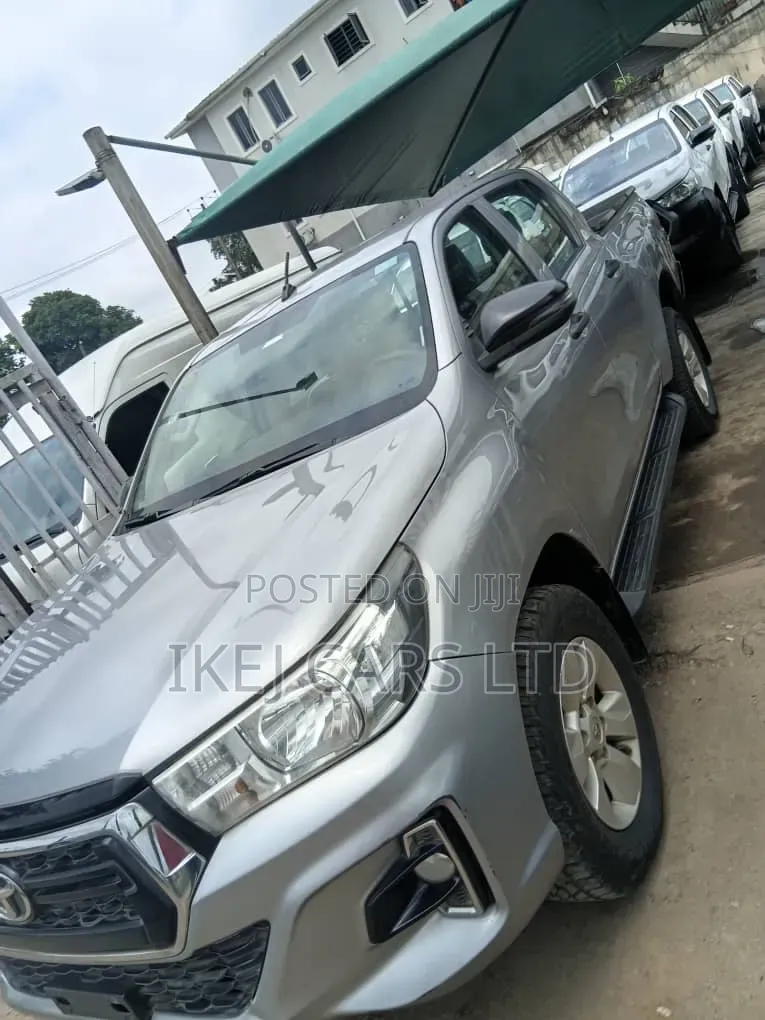 Toyota Hilux 2021 Gray