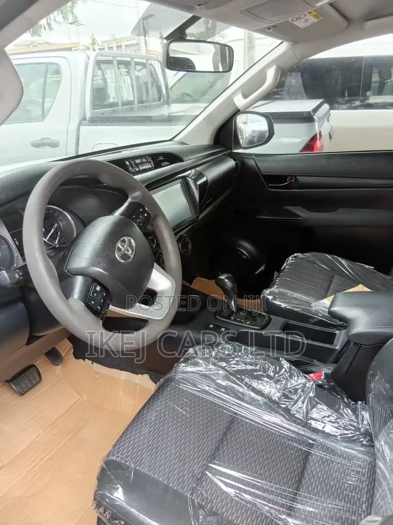 Toyota Hilux 2021 Gray