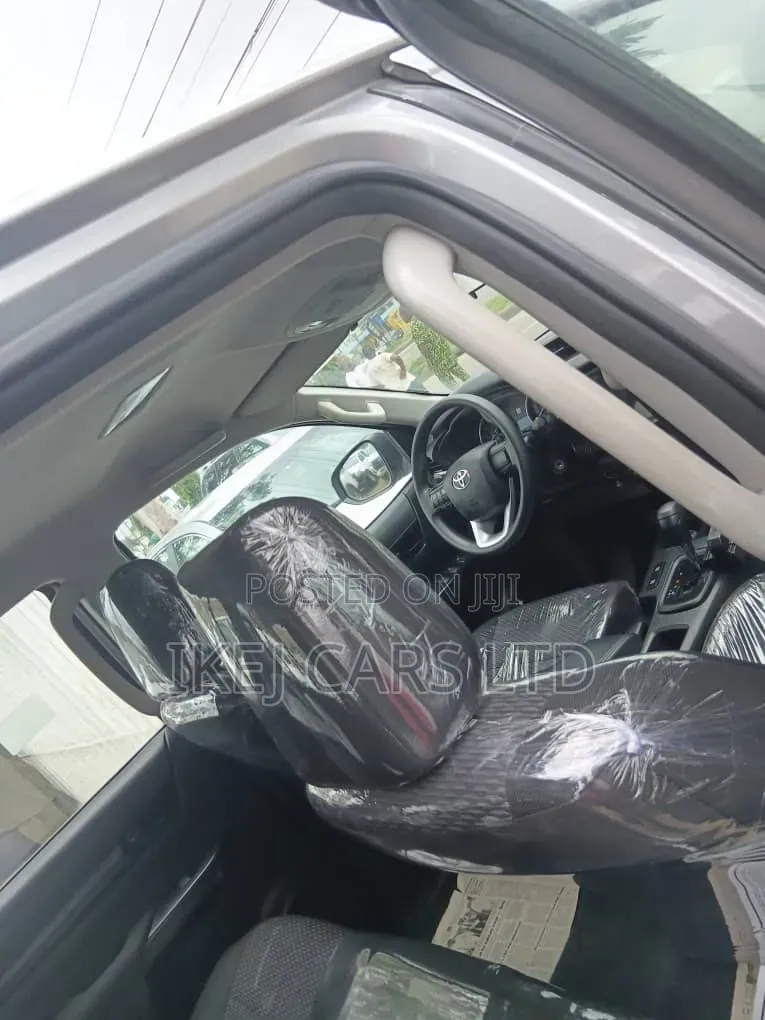 Toyota Hilux 2021 Gray