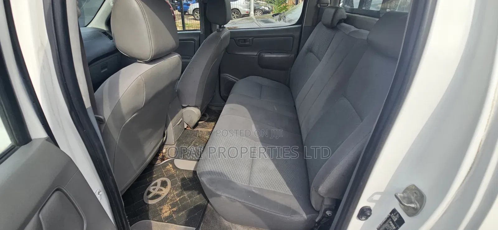 Toyota Hilux 2010 White