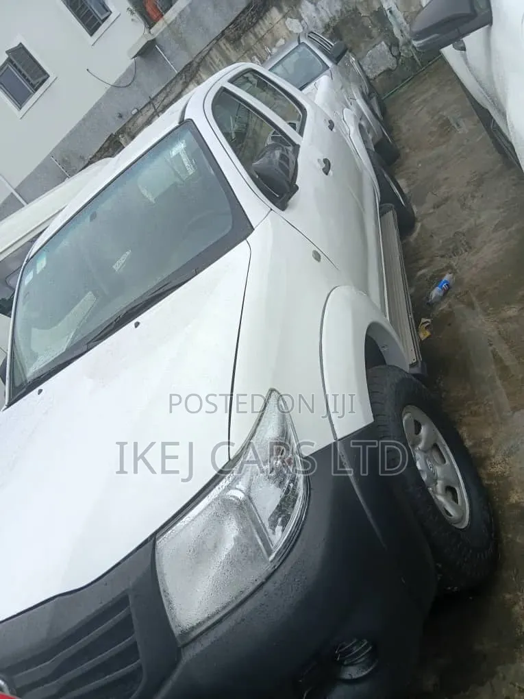 Toyota Hilux 2010 White