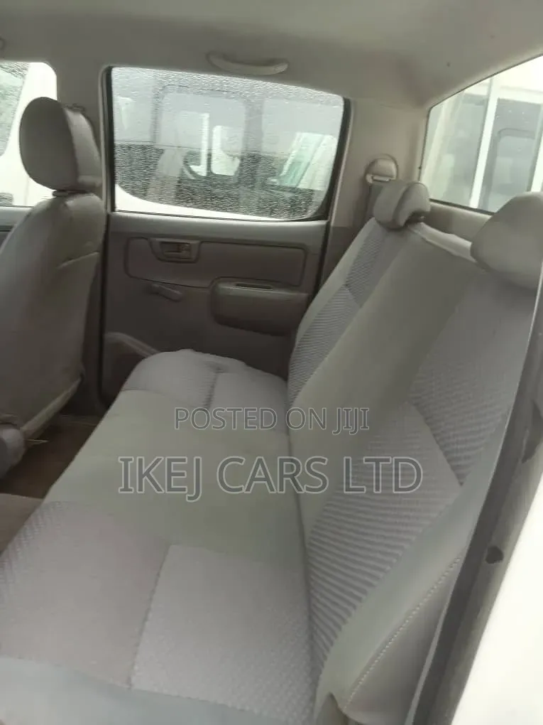 Toyota Hilux 2010 White