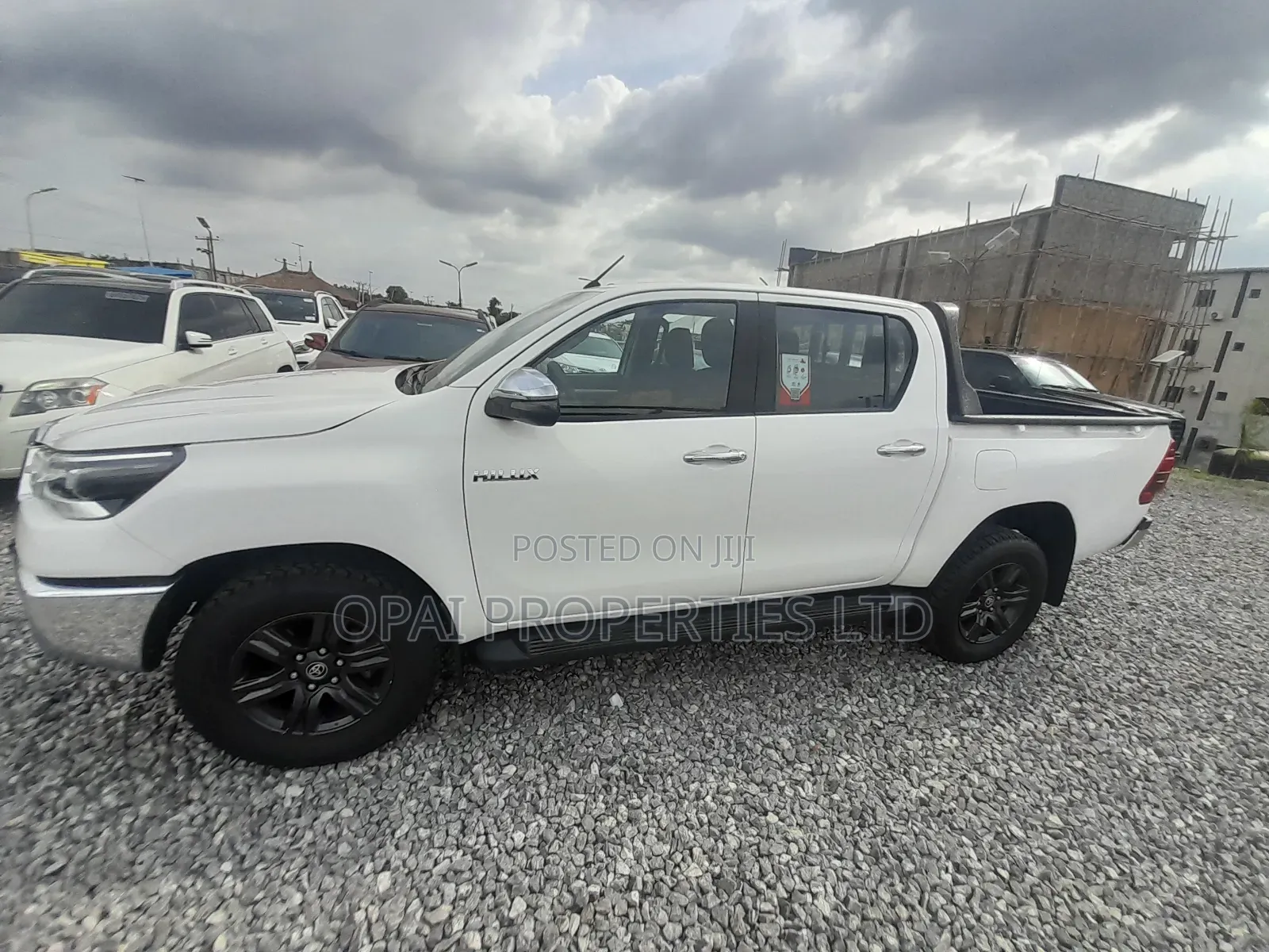 Toyota Hilux 2022 White