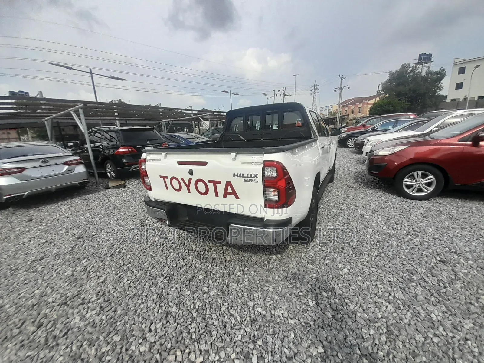 Toyota Hilux 2022 White