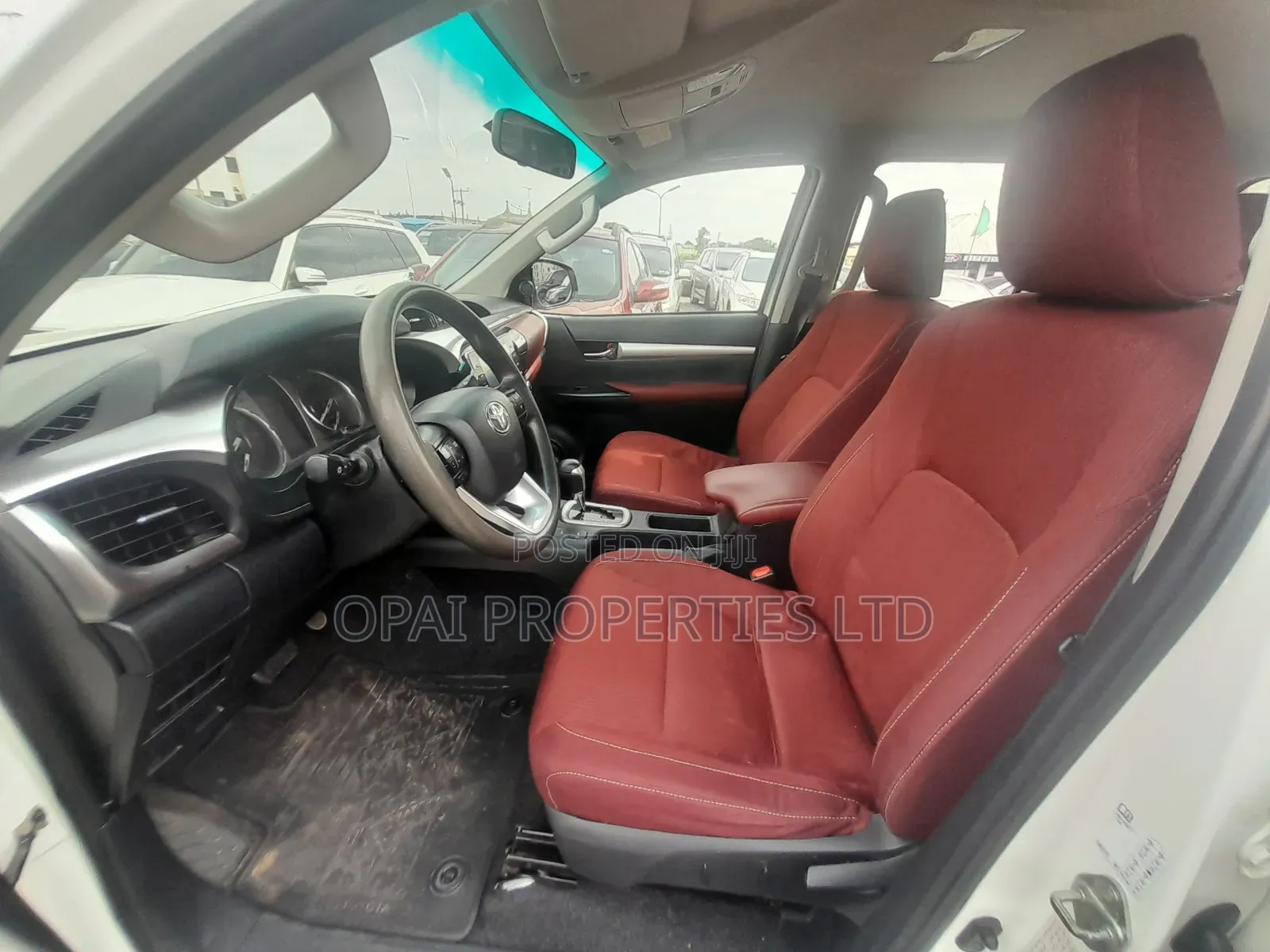 Toyota Hilux 2022 White