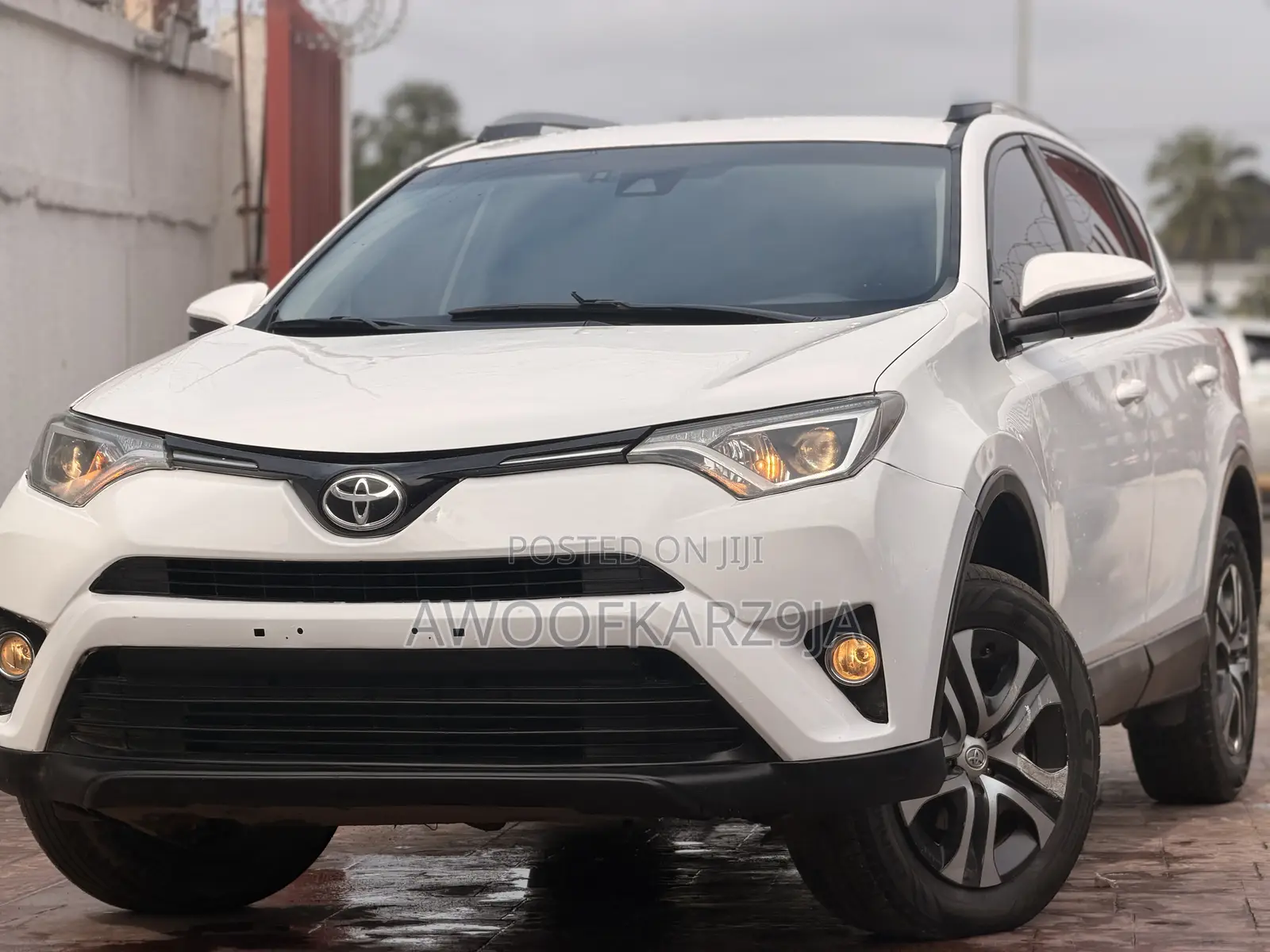 Toyota RAV4 LE AWD (2.5L 4cyl 6A) 2017 White
