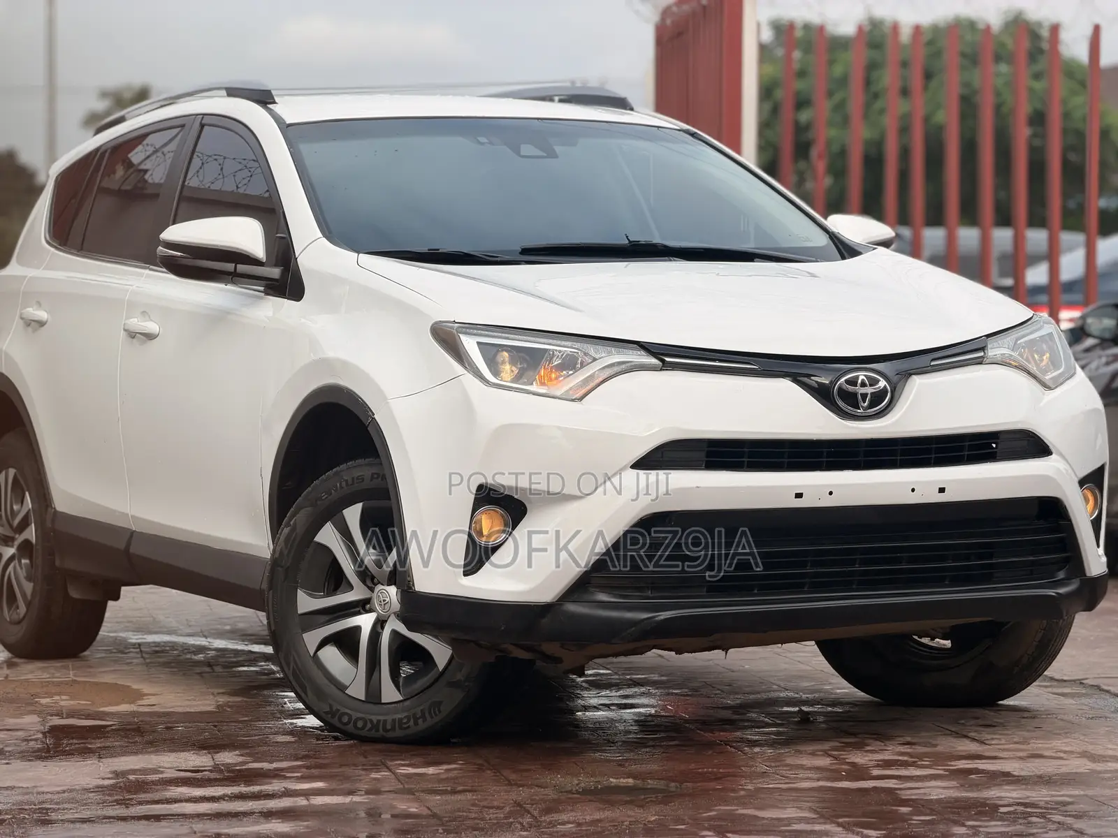 Toyota RAV4 LE AWD (2.5L 4cyl 6A) 2017 White