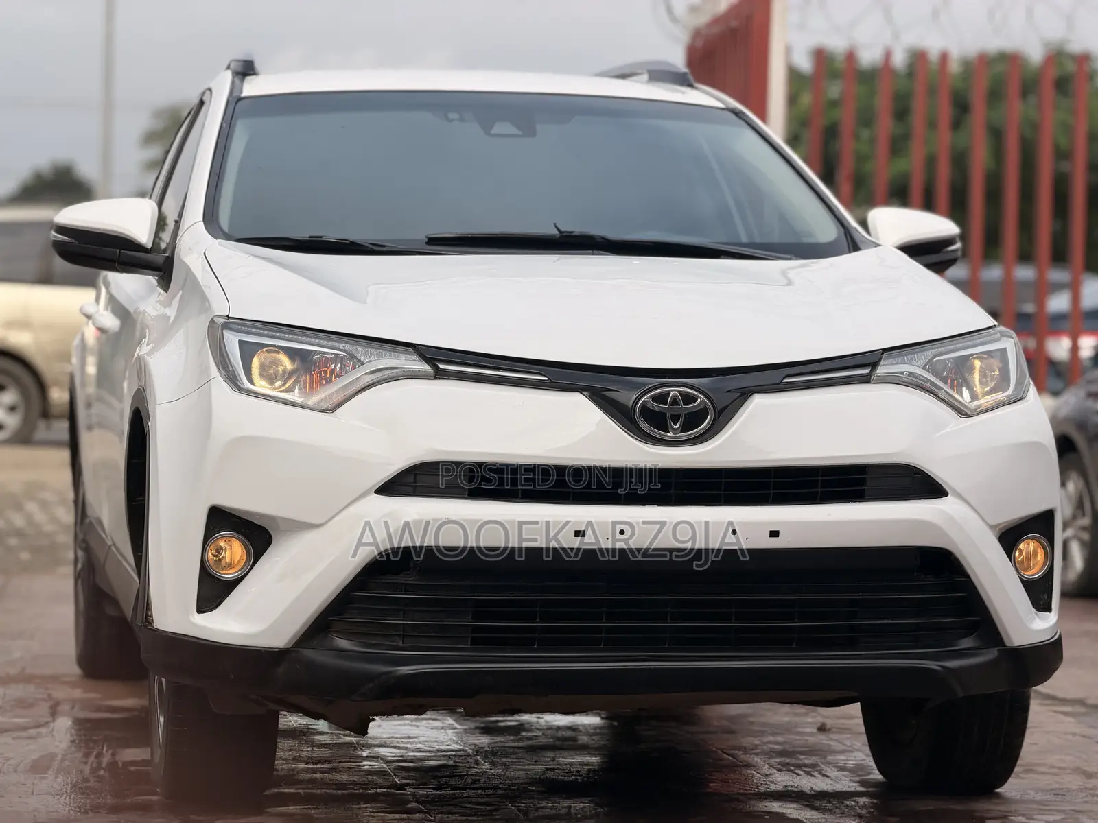 Toyota RAV4 LE AWD (2.5L 4cyl 6A) 2017 White