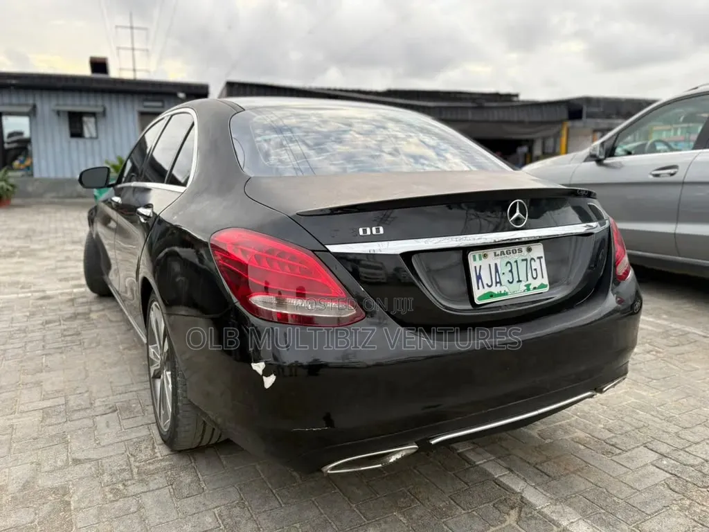Mercedes-Benz C300 2016 Black