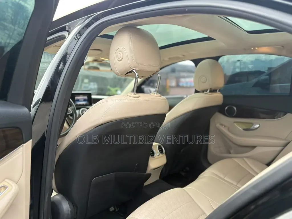 Mercedes-Benz C300 2016 Black
