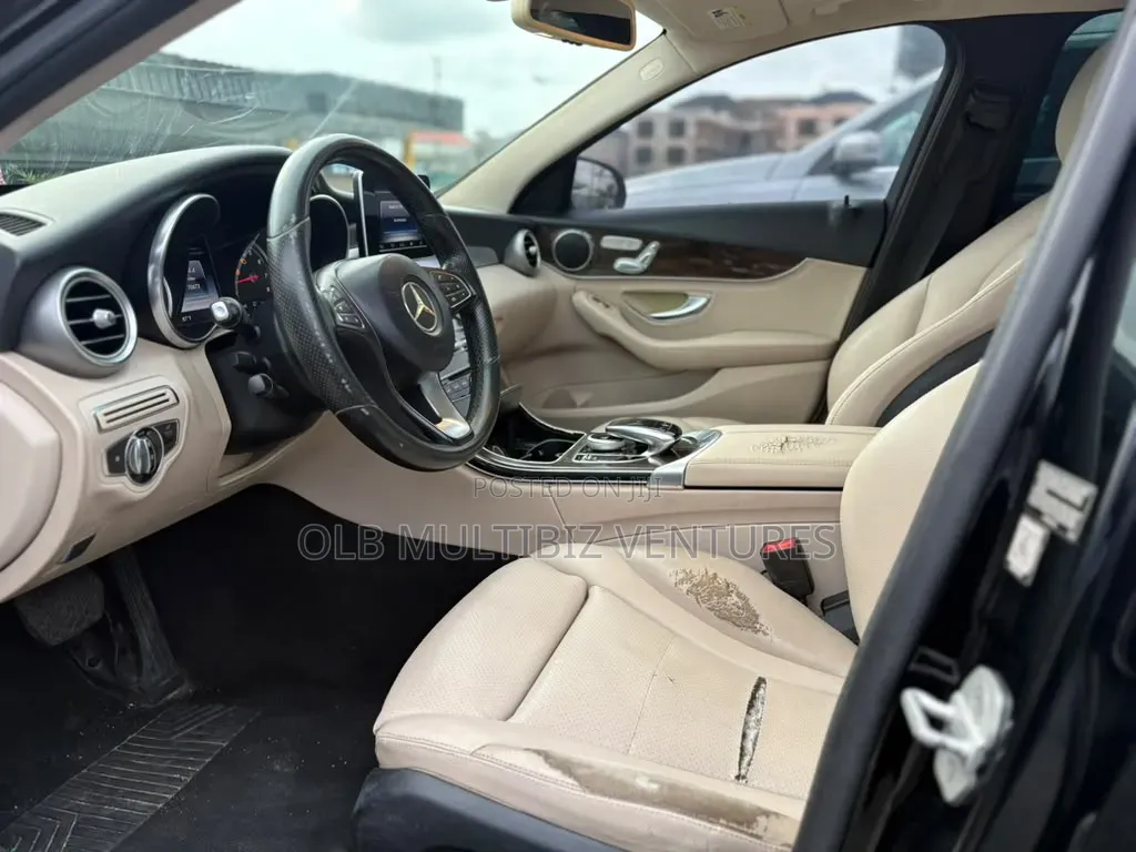 Mercedes-Benz C300 2016 Black