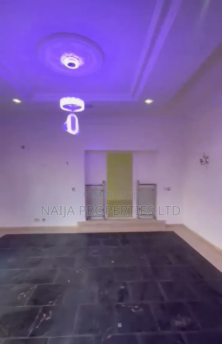 Mini Flat in Idado for rent