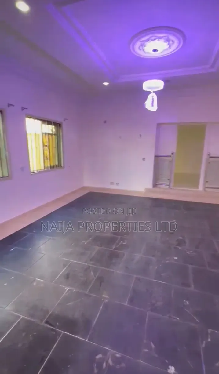 Mini Flat in Idado for rent