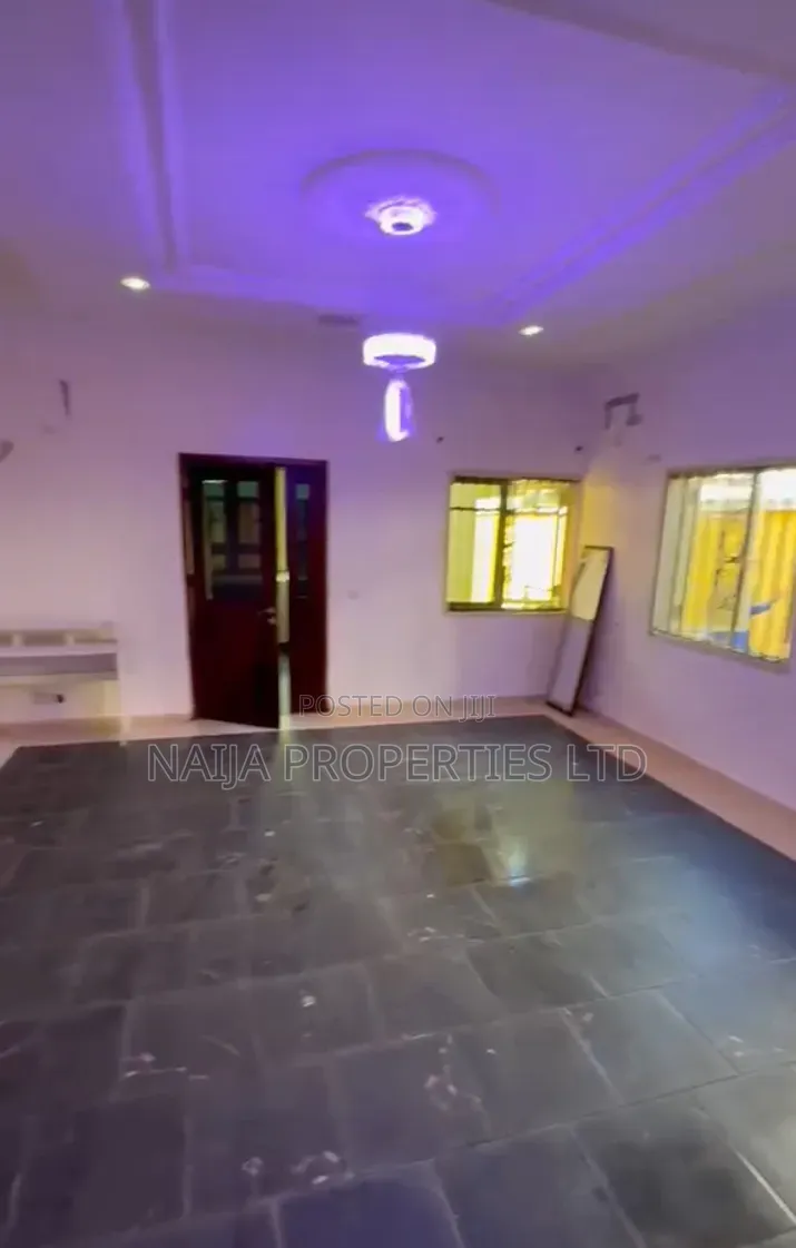 Mini Flat in Idado for rent
