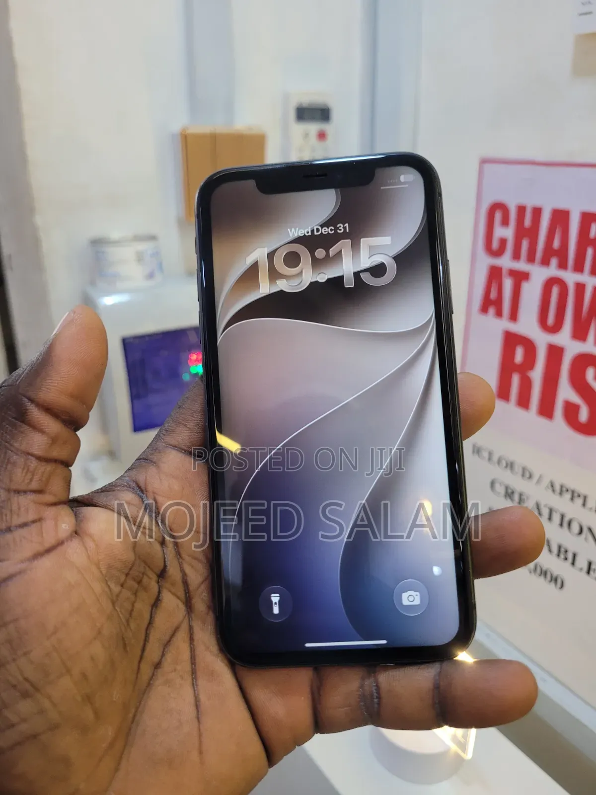 Apple iPhone 11 64 GB Black