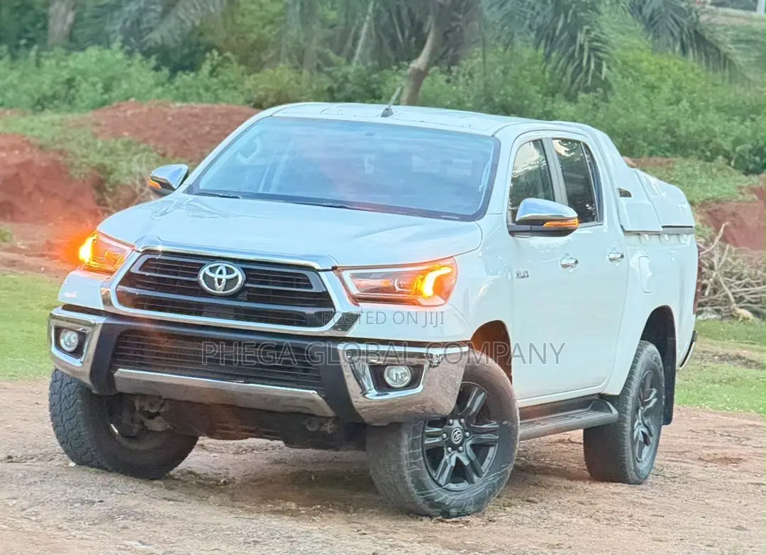 Toyota Hilux Revo Double Cab Petrol 2.7 AWD 2022 White