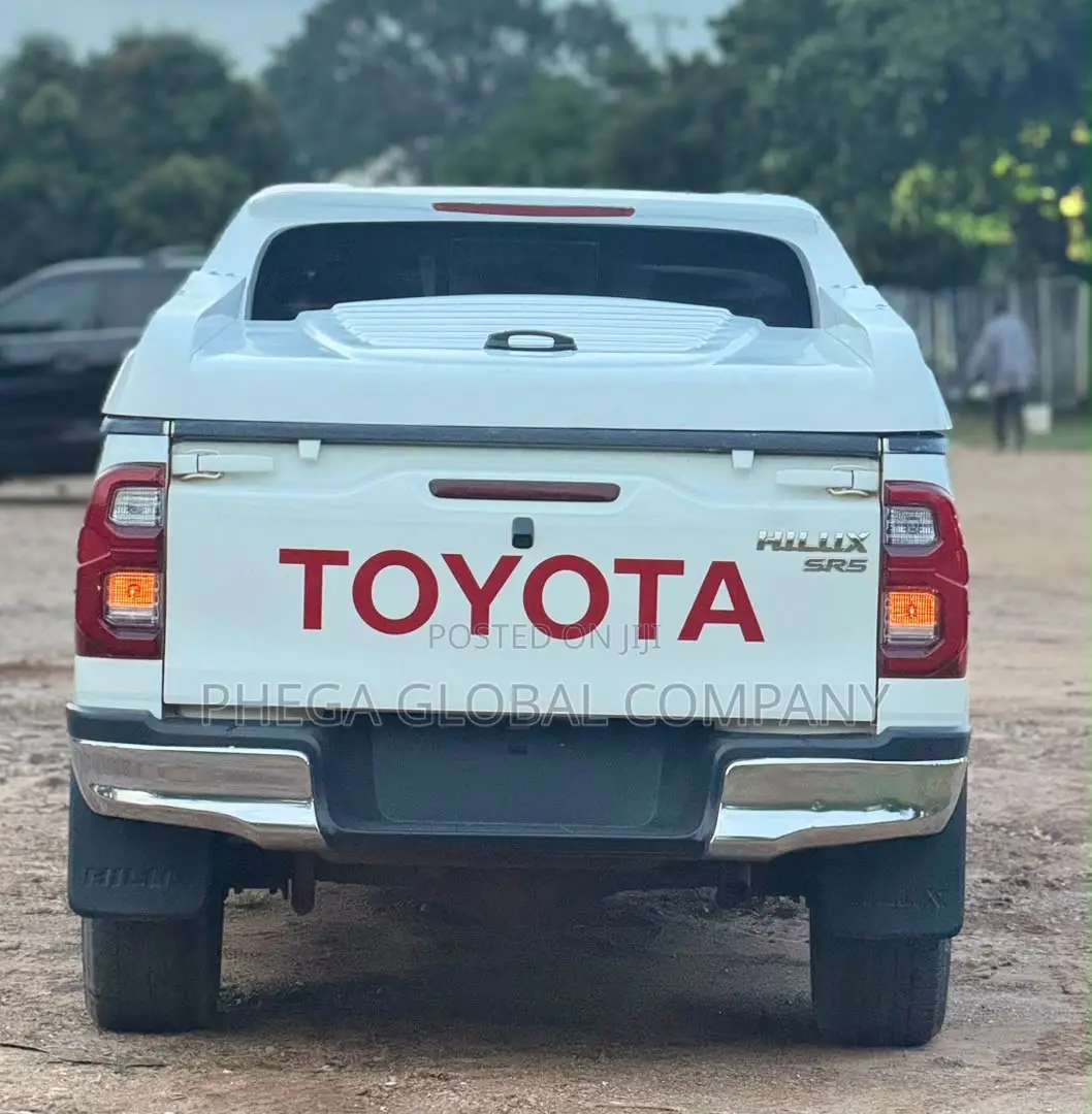 Toyota Hilux Revo Double Cab Petrol 2.7 AWD 2022 White