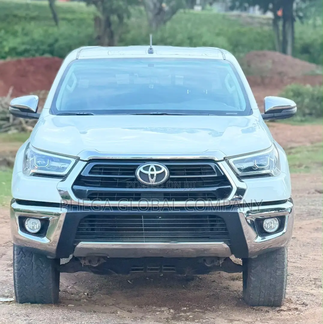Toyota Hilux Revo Double Cab Petrol 2.7 AWD 2022 White