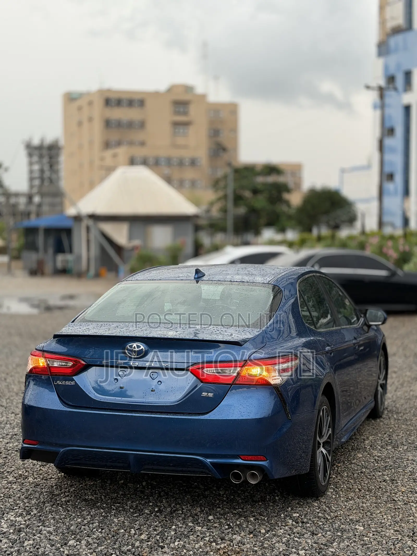 Toyota Camry SE FWD 2020 Blue